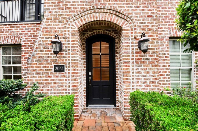 Building Photo - 2061 Fannin Station N