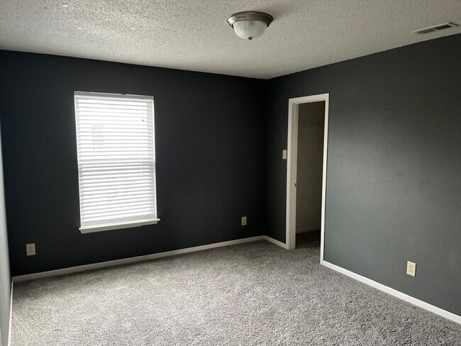 Building Photo - 6848 Tadpole Ct