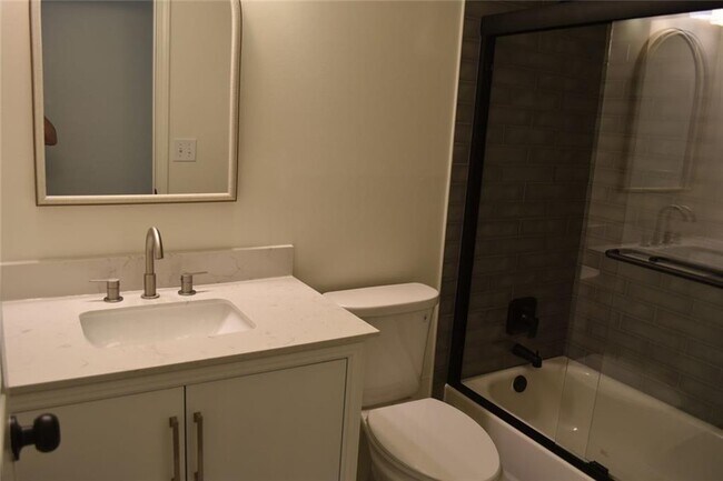 Building Photo - 10680 Glenbarr Dr