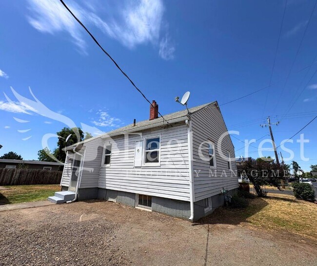 Building Photo - Charming 2-Bedroom Home with Modern Finishes & Open Yard