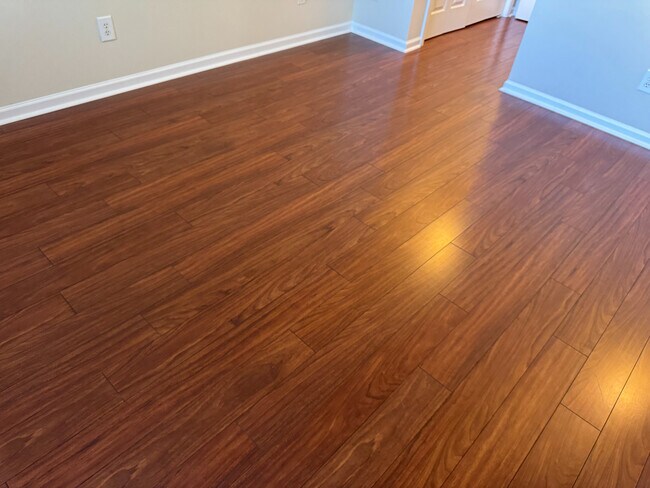 Building Photo - Room in Townhome on Averette Hill Dr