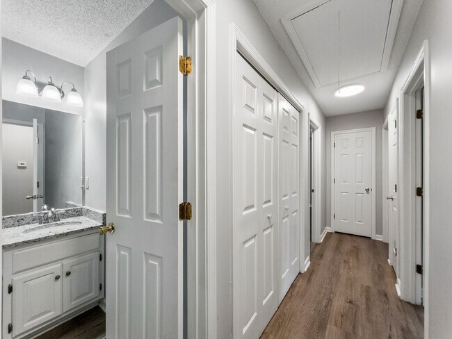 Building Photo - 121 Winthrop Way
