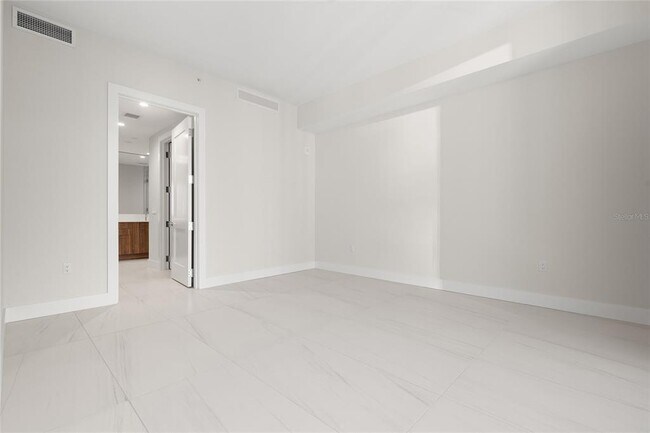 Building Photo - 275 1st Ave S