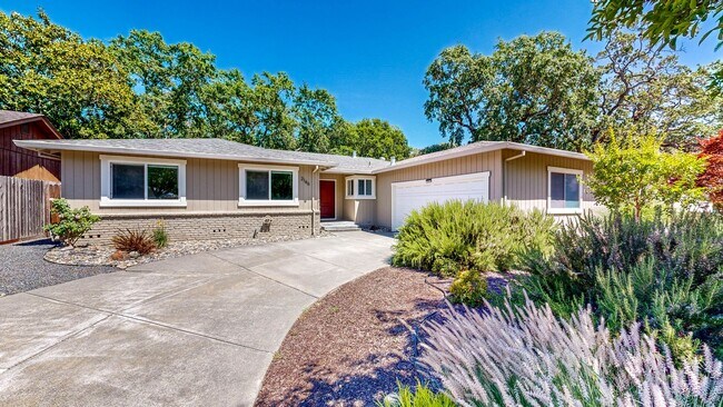 Building Photo - Rincon Valley Single Level, Landscaper Included!
