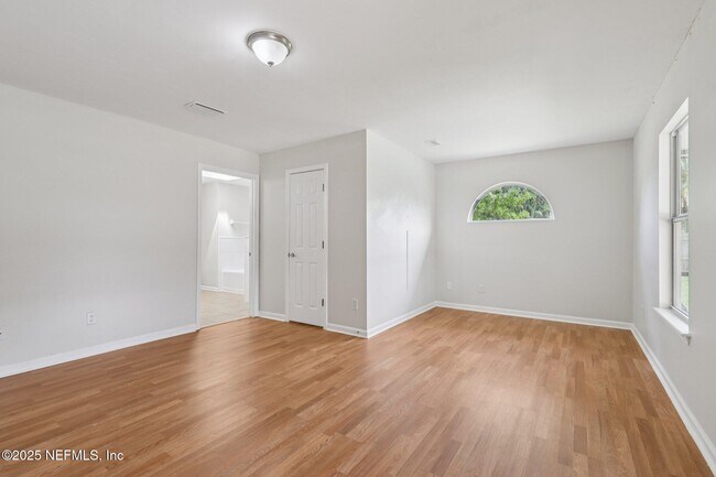 Building Photo - 2688 Glenhaven Dr