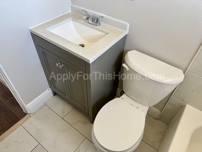 Building Photo - Single Family Home