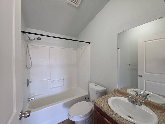 Building Photo - 560 Canal St