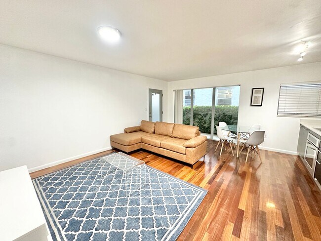 Building Photo - Tastefully furnished 1bed/1bath in the hea...