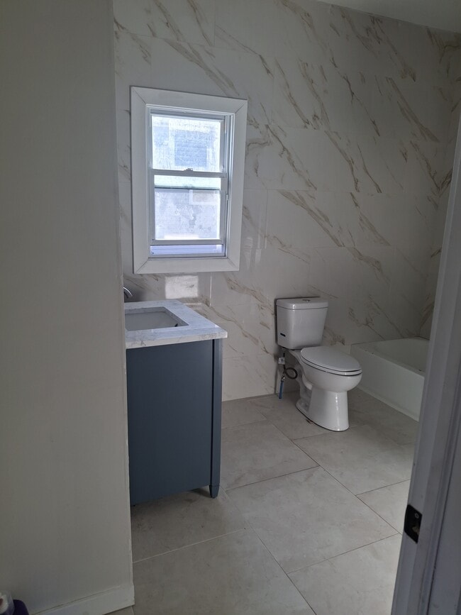 Building Photo - 400 Orange St