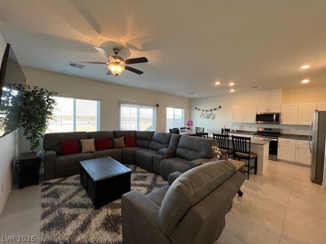 Building Photo - 380 Larksong Ave