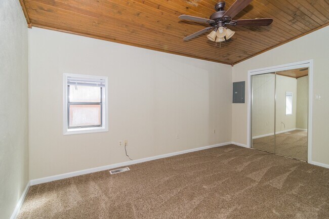 Building Photo - 2519 Forest Home Rd