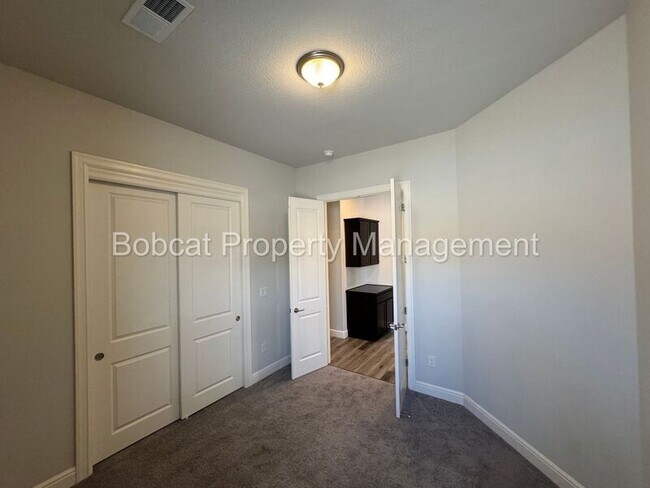 Building Photo - 925 Cranfield Ct