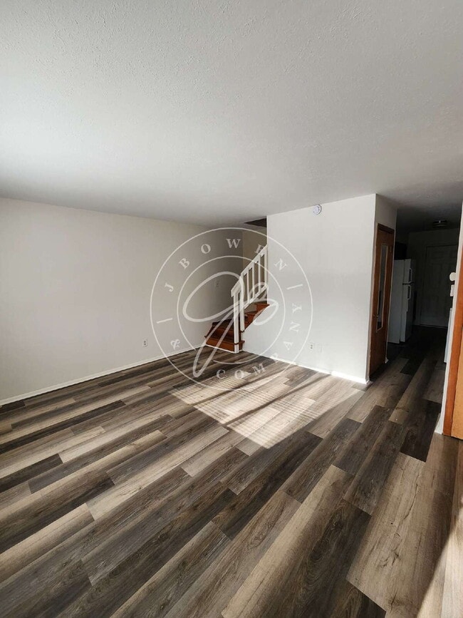 Building Photo - Spacious 2 bed 1 bath- 2 story home. Already passed Section 8 Inspection!