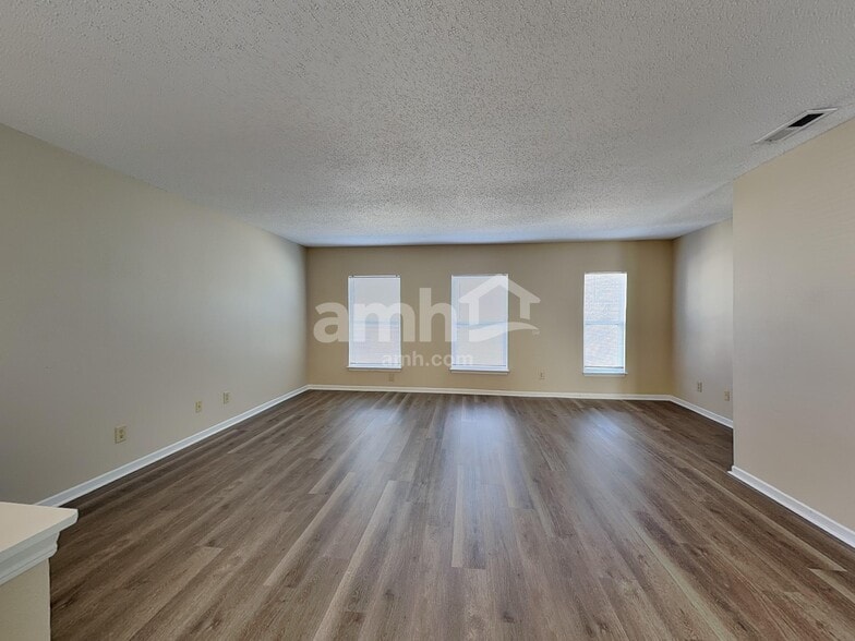 Building Photo - 10421 Parmer Cir