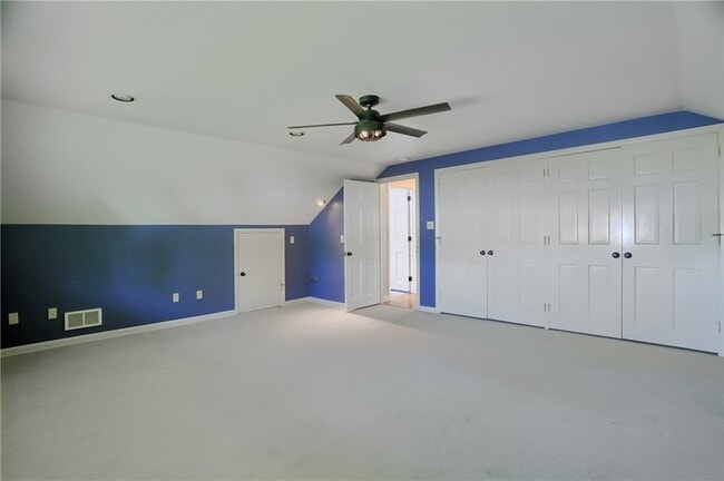 Building Photo - 2 Davidson Dr