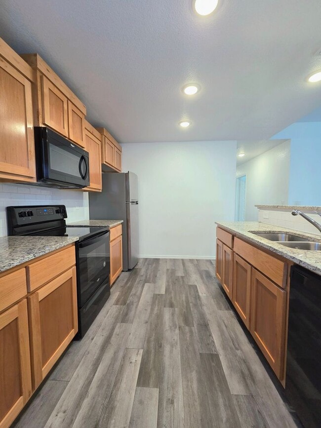 Building Photo - AVAILABLE SOON! (SECTION 8 ACCEPTED)