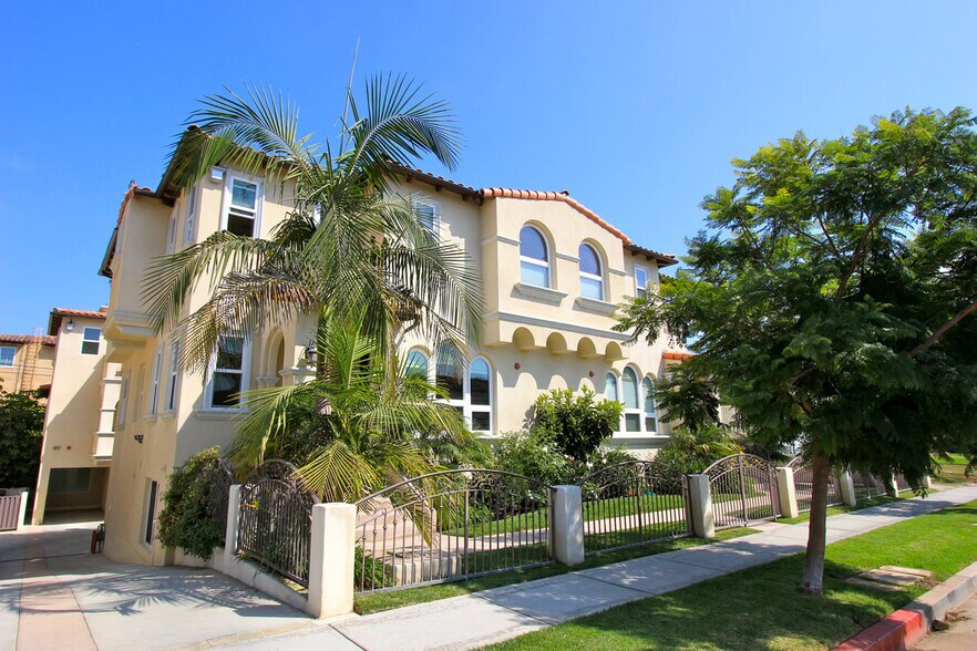 Building Photo - 3844 Tilden Ave