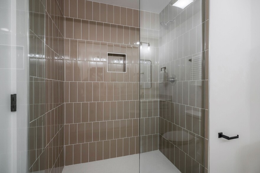 Building Photo - 211 S High St