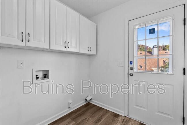 Building Photo - 3011 Butterwood Dr