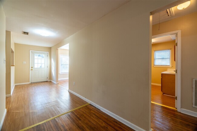 Building Photo - 2407 County Rd 2235