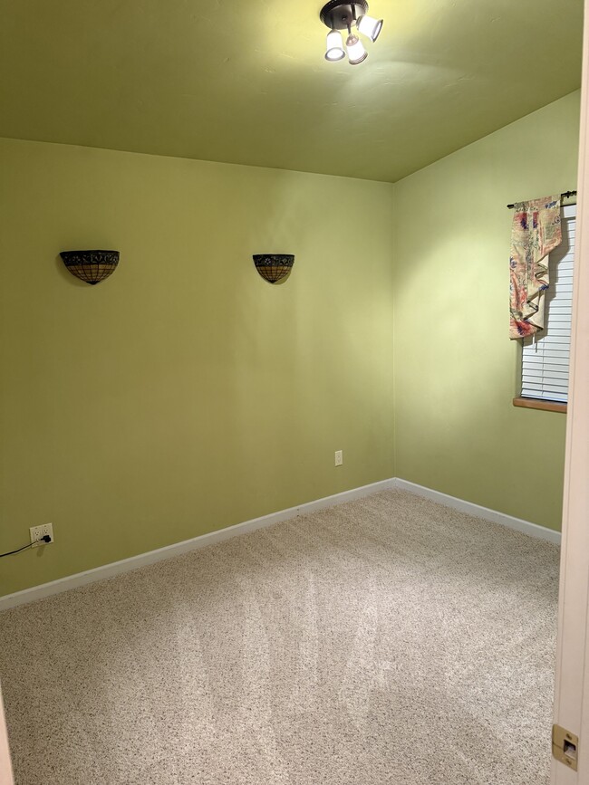 Building Photo - 111 E Driftwood Circle East