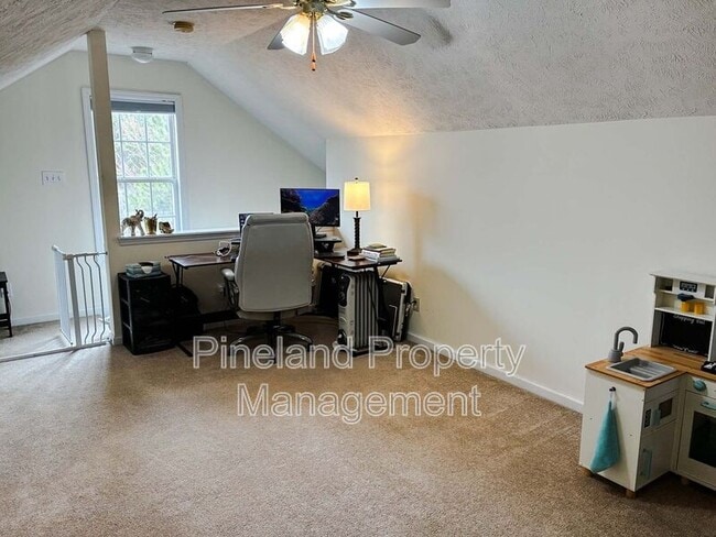 Building Photo - 7704 Redwood Ave