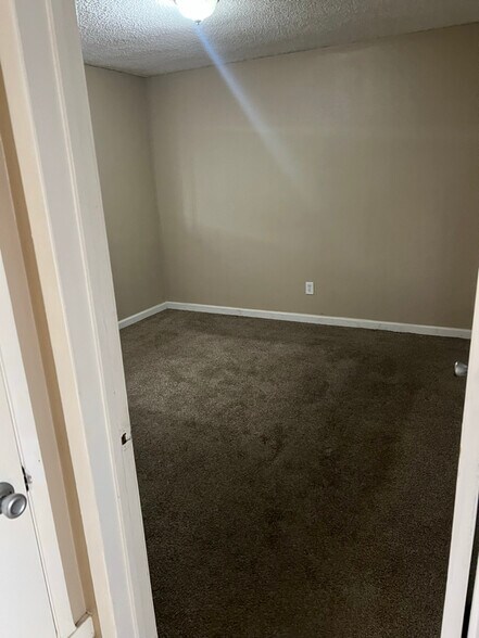 Building Photo - 2501 Bishop Dr