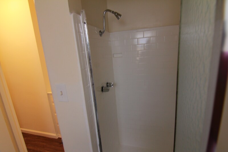 Building Photo - 5940 Melrose Ave