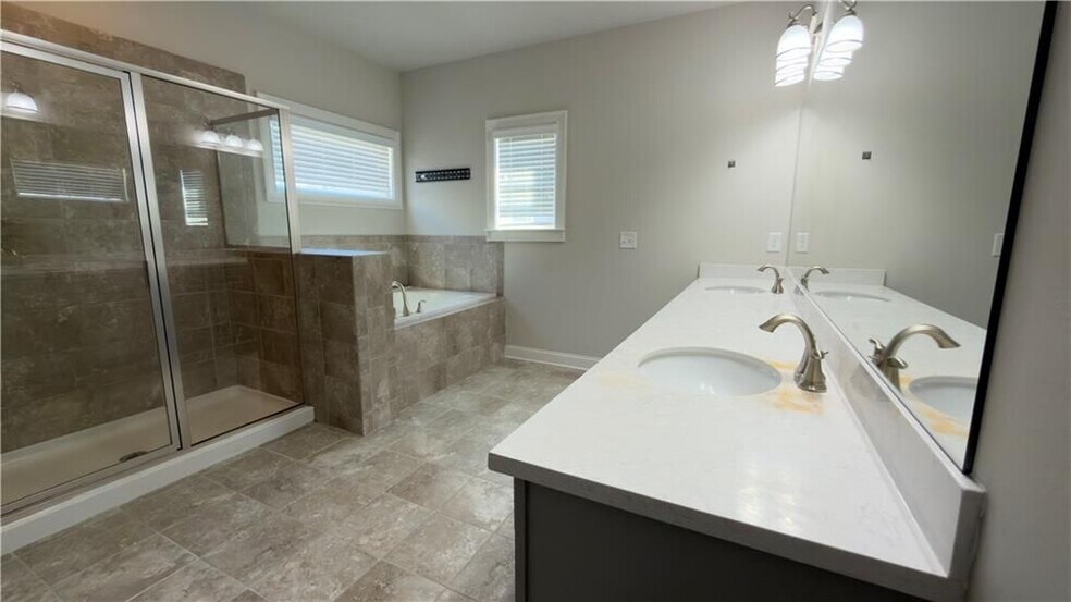 Building Photo - 4844 Albany Wy