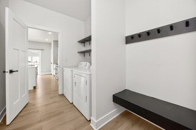 Building Photo - MODERN COMFORT!! 3 Bedroom, 2 Bathroom Home in Ankeny!