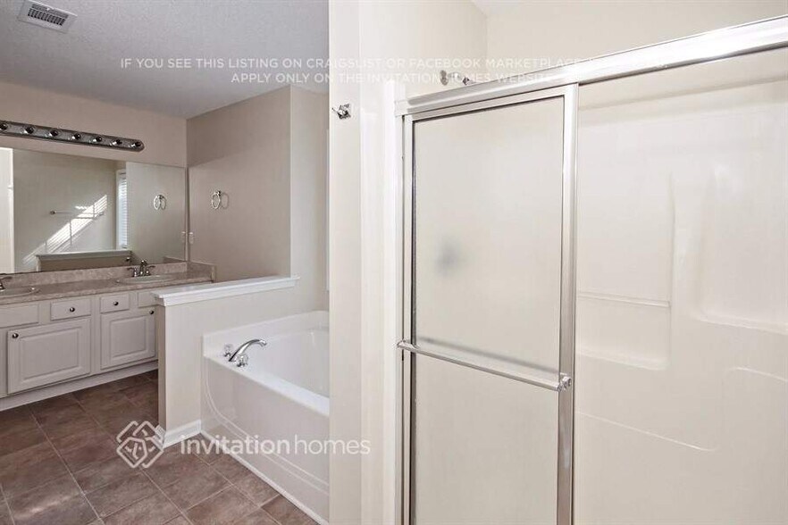 Building Photo - 3061 Ridgeview Dr