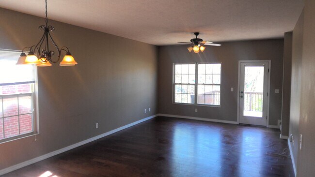 Building Photo - 3 Bed 2 Bath Home South Springfield!