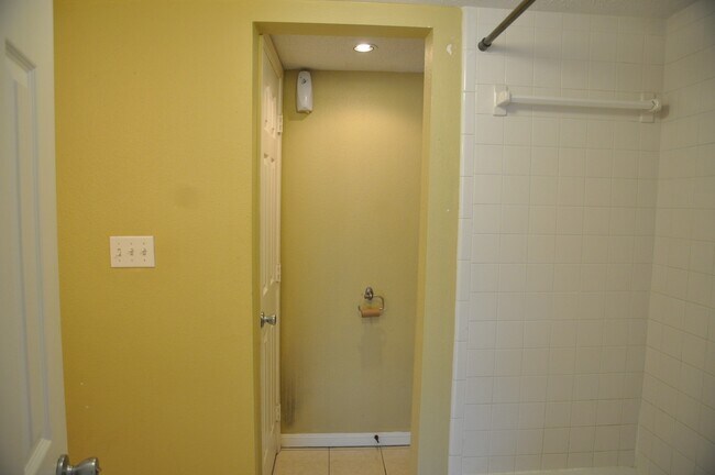 Building Photo - 3754 Tanglewilde St