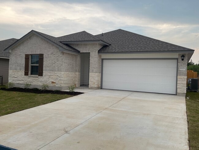 Building Photo - 1123 Sarah Dr