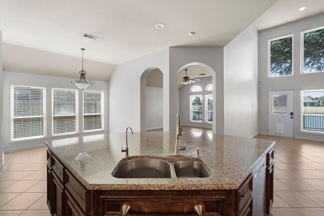 Building Photo - 2602 White Falls Dr