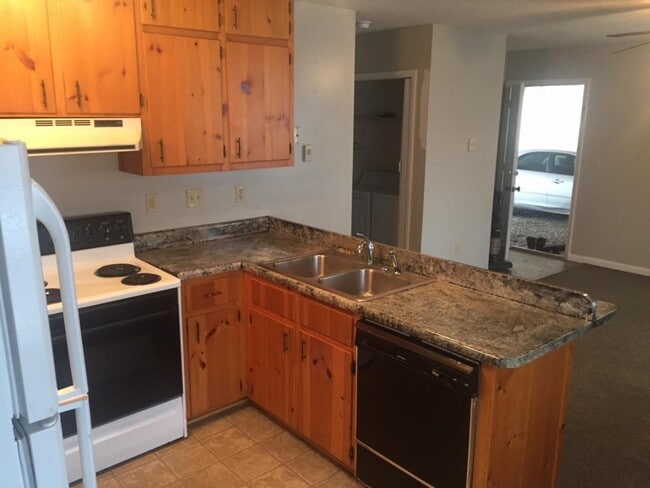 Building Photo - 82 Iron Mountain Dr