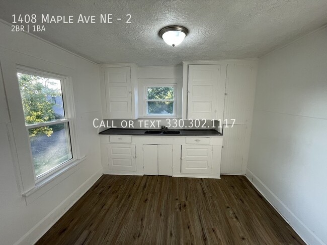 Building Photo - Two bedroom One bathroom second level apar...