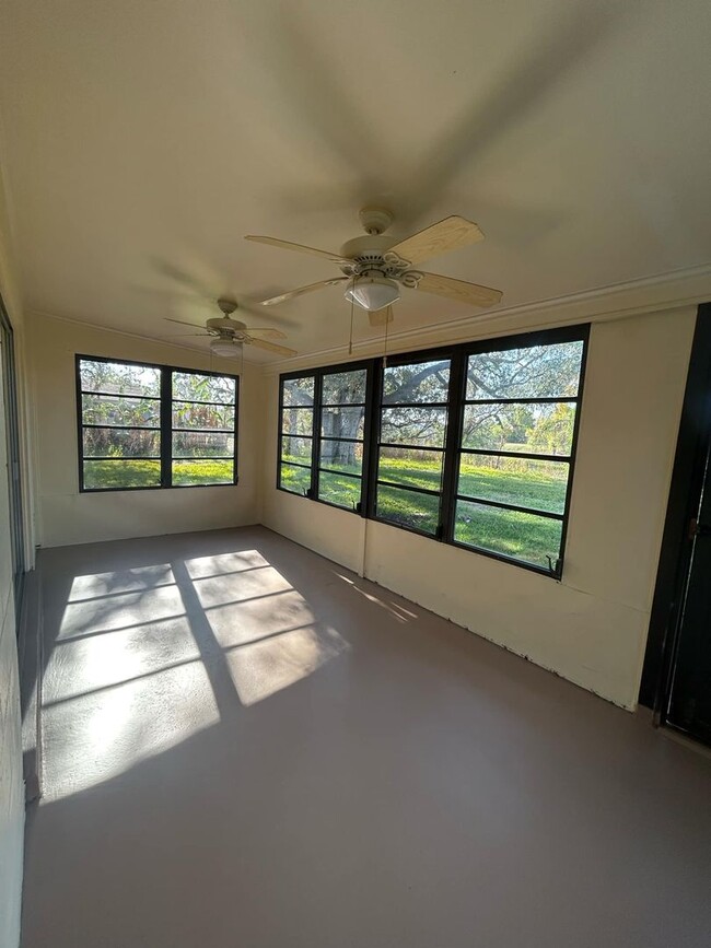 Building Photo - FIRST MONTHS RENT FREE - 3 Bedroom Home on...