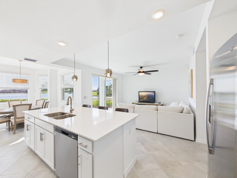 Building Photo - 5555 Double Eagle Cir