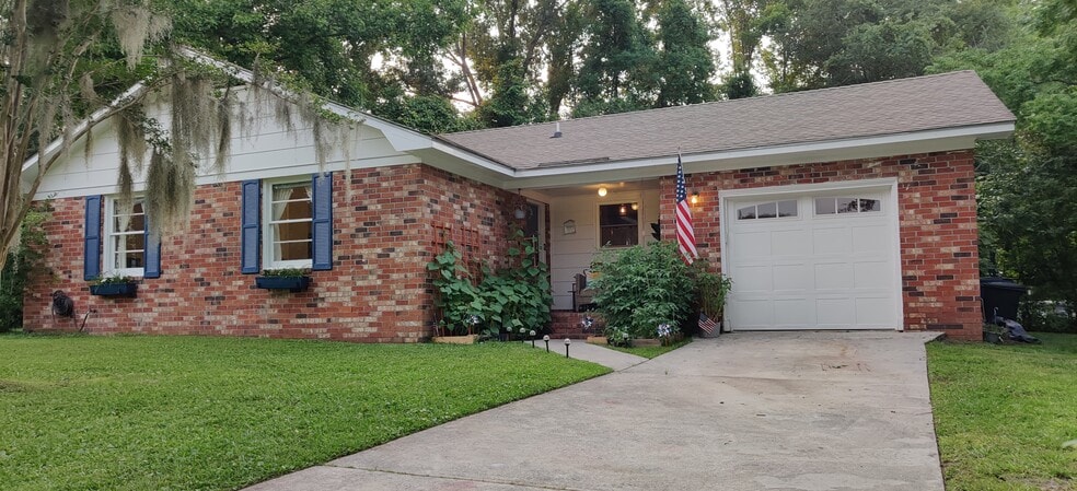 102 Anna Court - 102 Anna Ct
