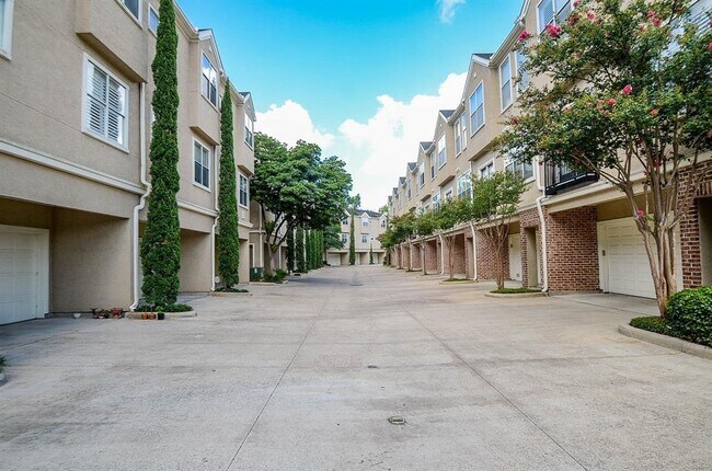 Building Photo - 12707 Boheme Dr