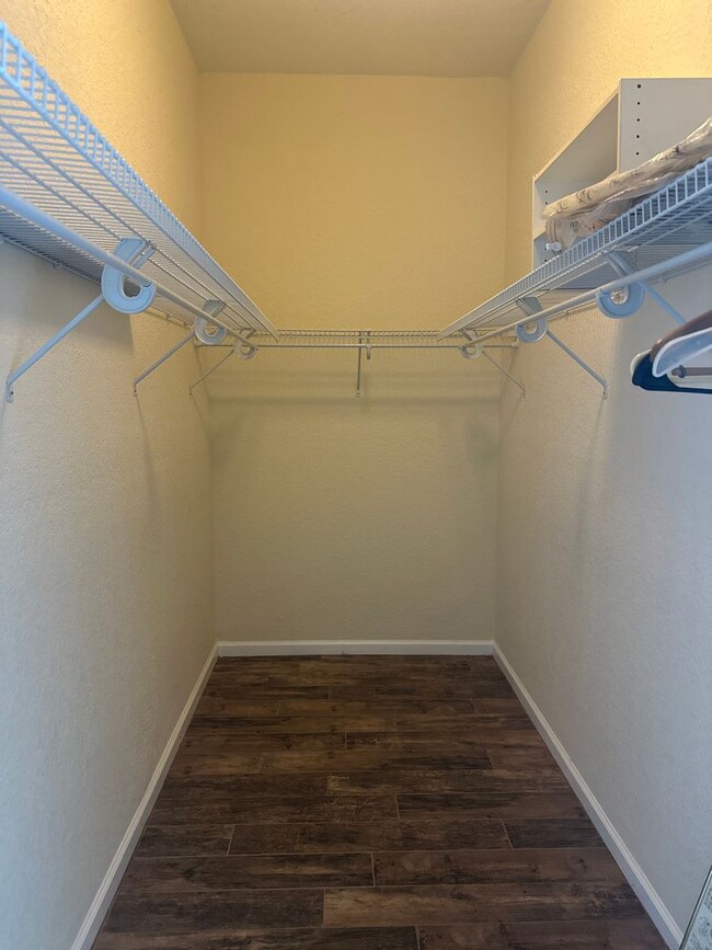 Building Photo - Very spacious 4 bd 3 bath Penthouse on the...