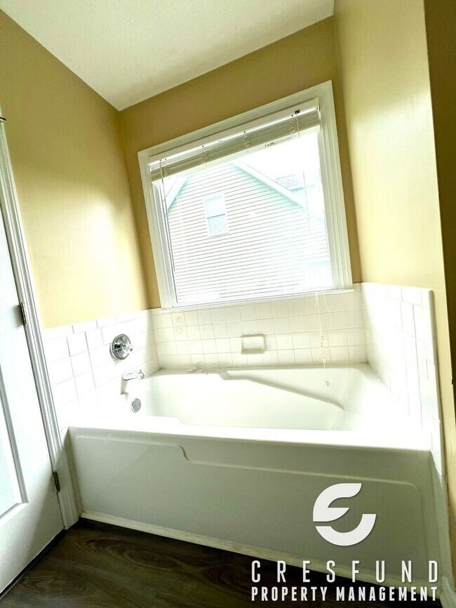Building Photo - Waterview 3BR 2Bath Off Ramsey Street