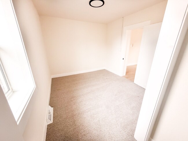 Building Photo - 509 11th St