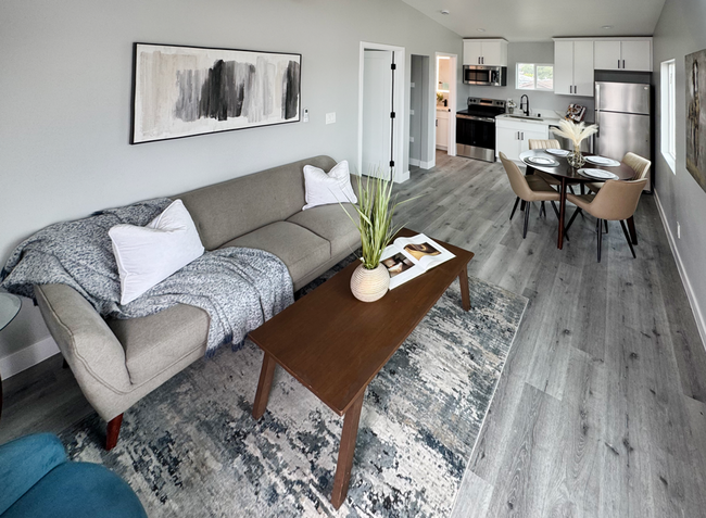 Building Photo - Brand New Downstairs 1 Bed 1 Bath! Be The ...