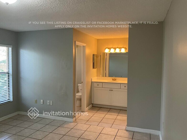 Building Photo - 521 Carlsbad Dr