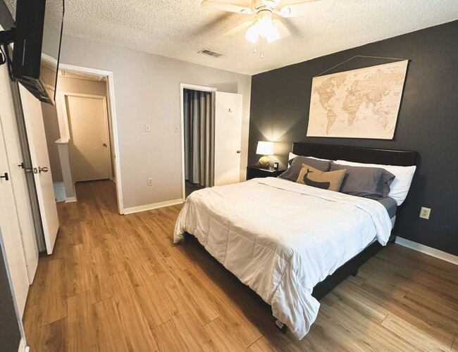 Building Photo - Beautiful 2 bedroom Townhouse!!!!!!!!!!!!