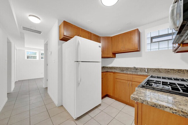 Building Photo - 5527 S Mason Ave