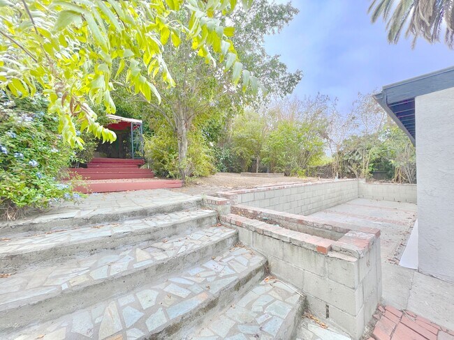 Building Photo - 6146 1/2 Mesa Avenue