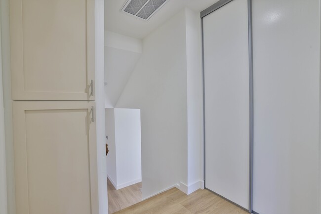 Building Photo - Newly renovated townhome in Cupertino with top schools and great amenities